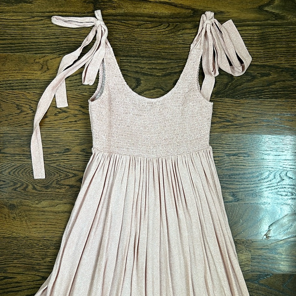 Women’s Tie-Shoulder Pink Pleated Dress